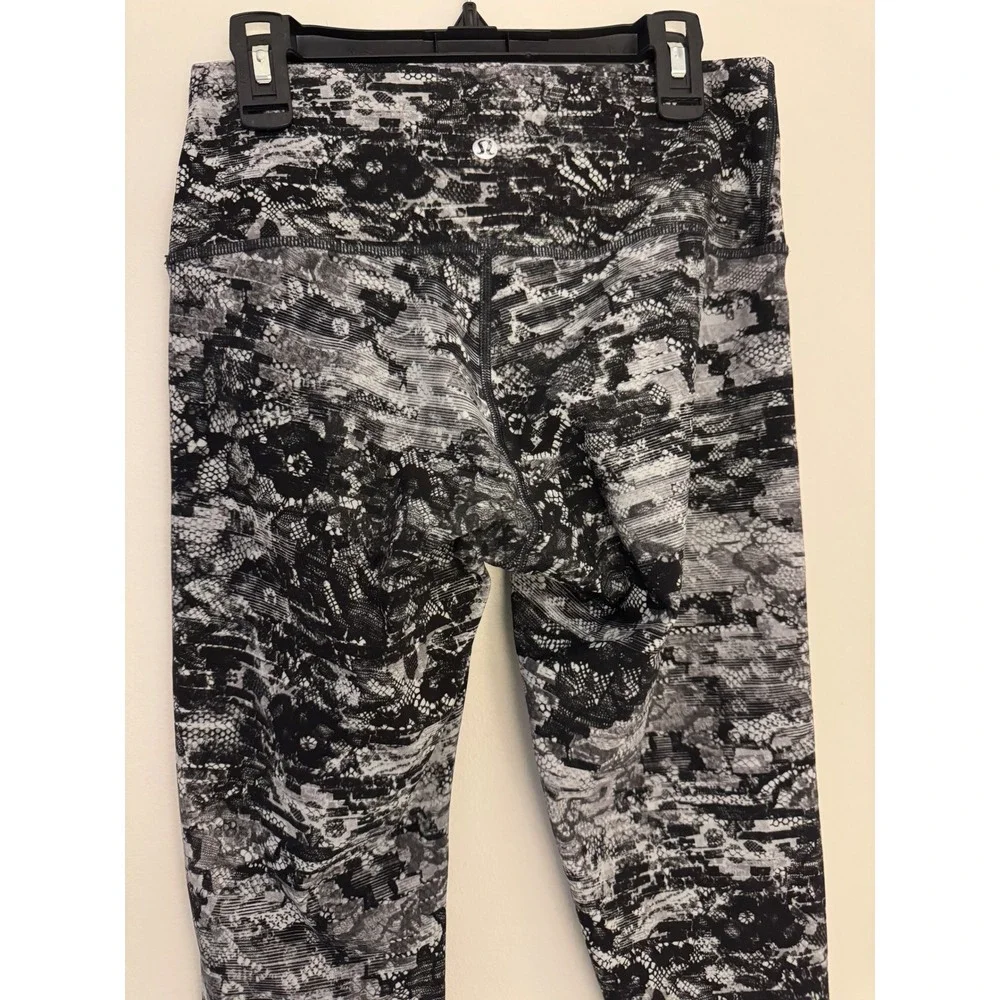 Lululemon Wunder Under High Rise Leggings Black White Lace Print Size 6